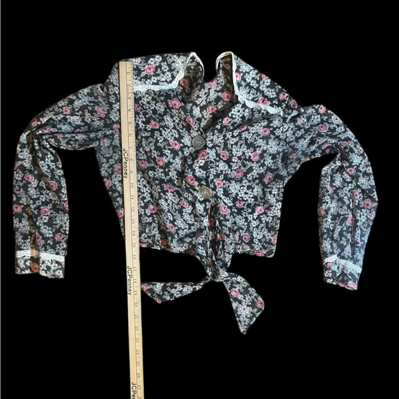 It’d Be A Lot Cooler If You Did Buy This Vintage Floral Tie and Button Top - Picture 6 of 6